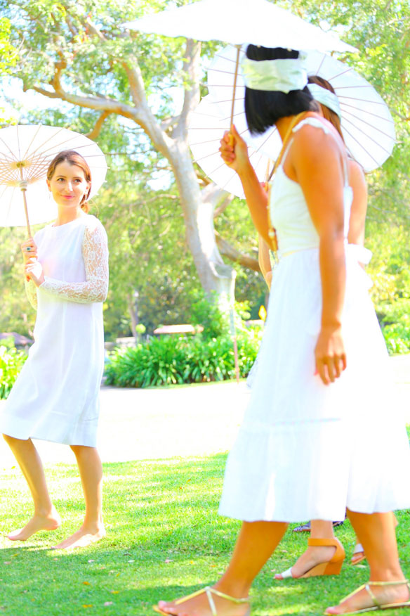 women using white umbrella for Gatsby themed white party