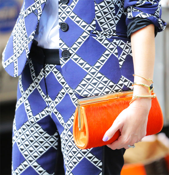 How To Wear a Printed Pant Suit (R...
