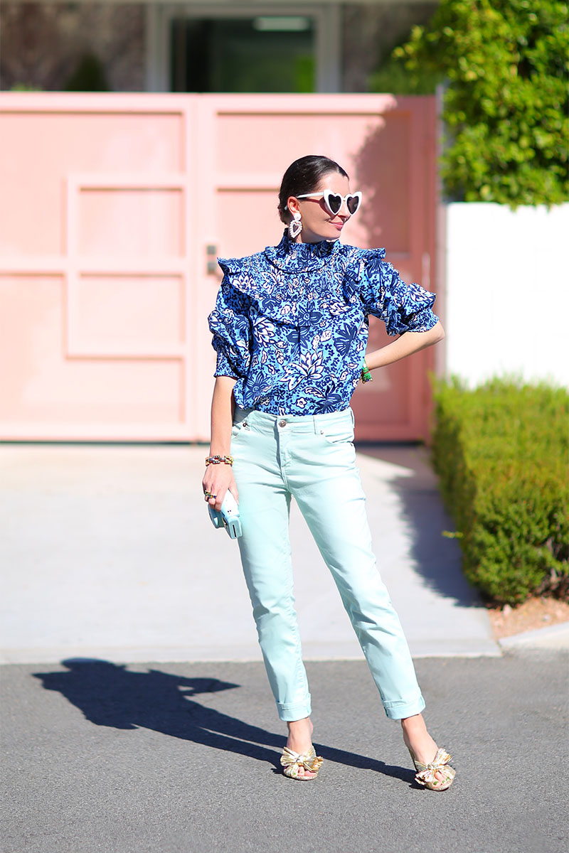 woman wearing pretty fall tops and mint jeans